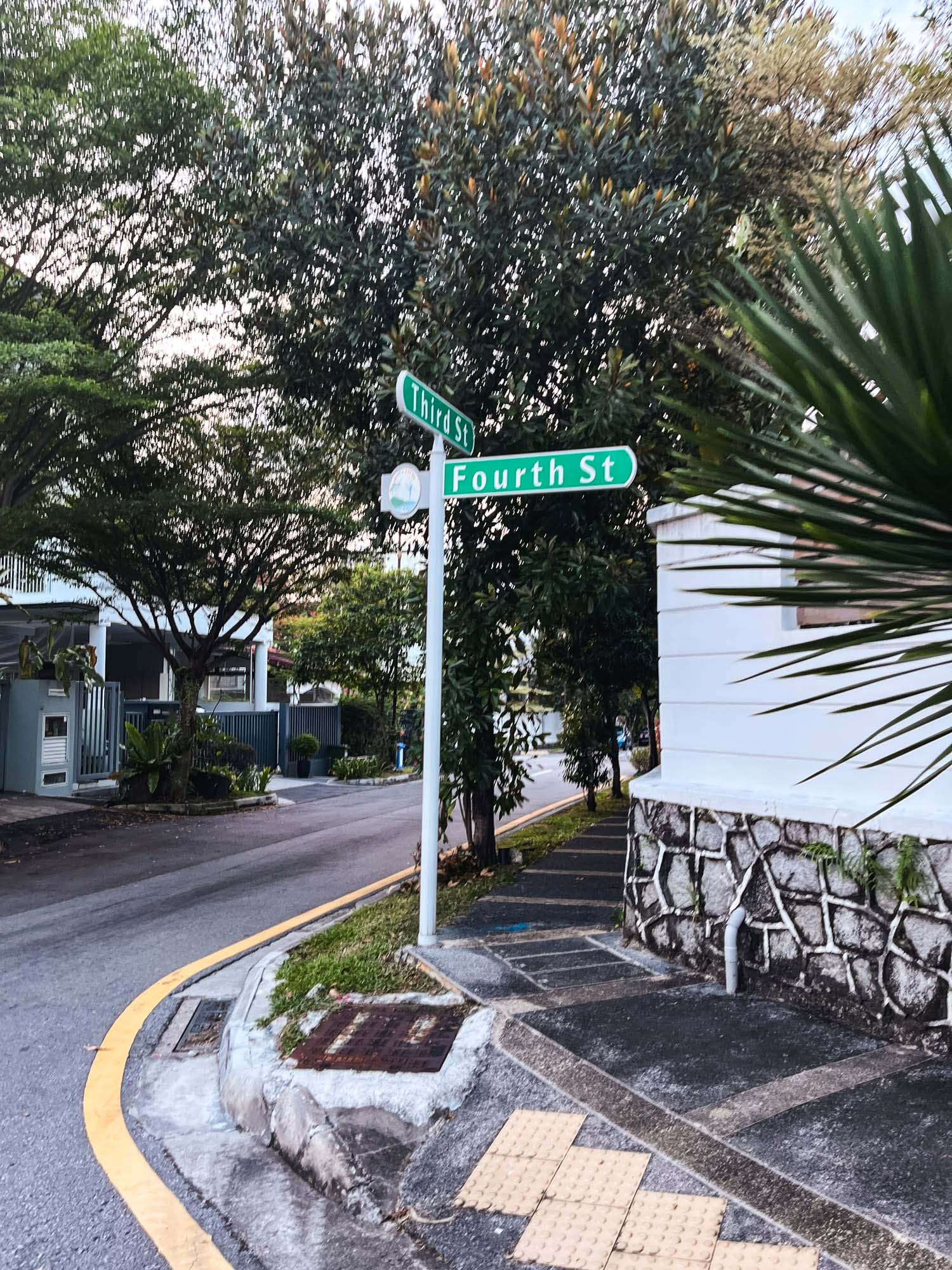 4th Street 5239
