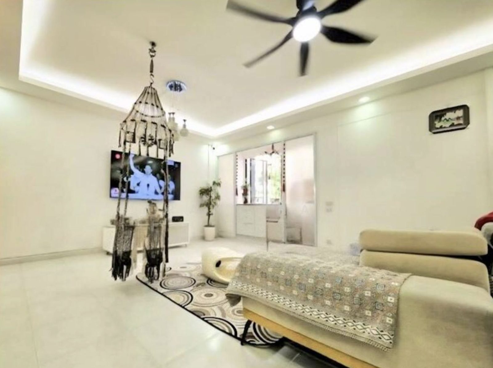 407 Sembawang Drive Living Room View