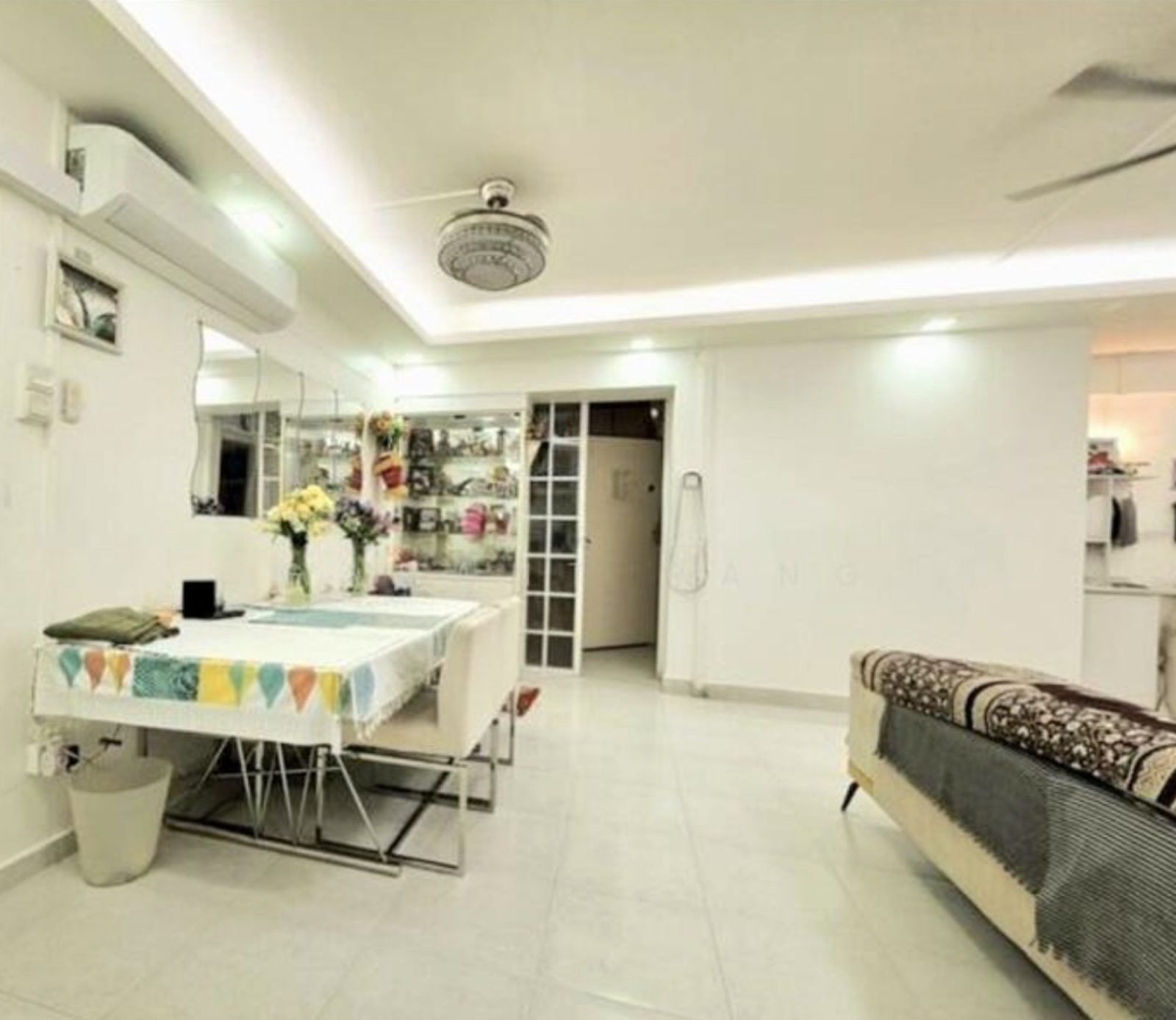407 Sembawang Drive Dining to Living Room View