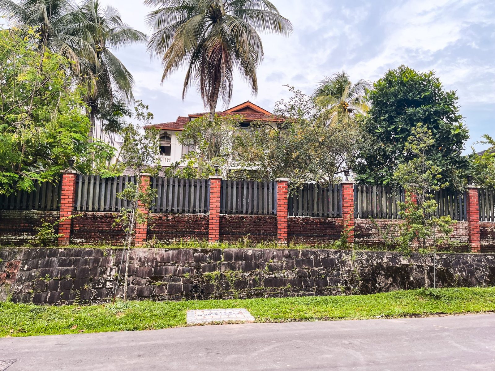 Barker Road 7437