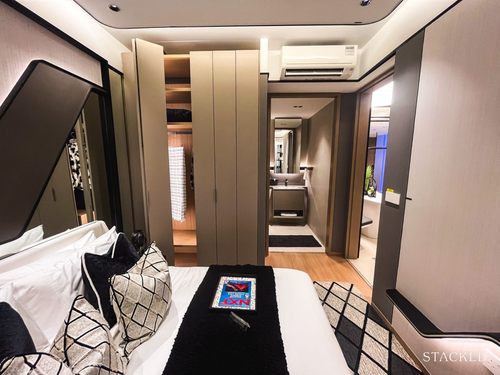 Zyon Grand 2BR Premium + Study 62