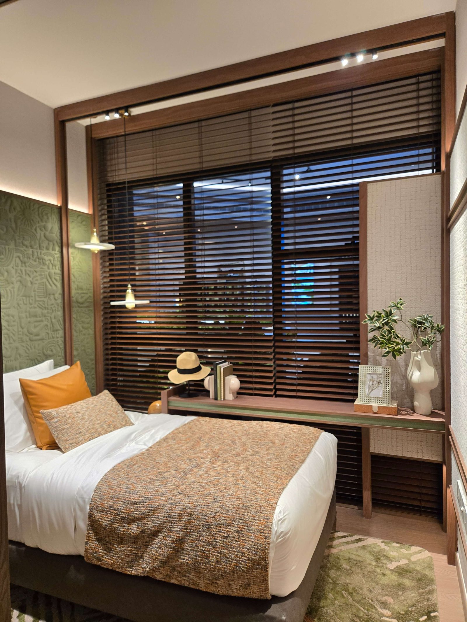 PINERY RESIDENCES 3BR PREMIUM+STUDY 13