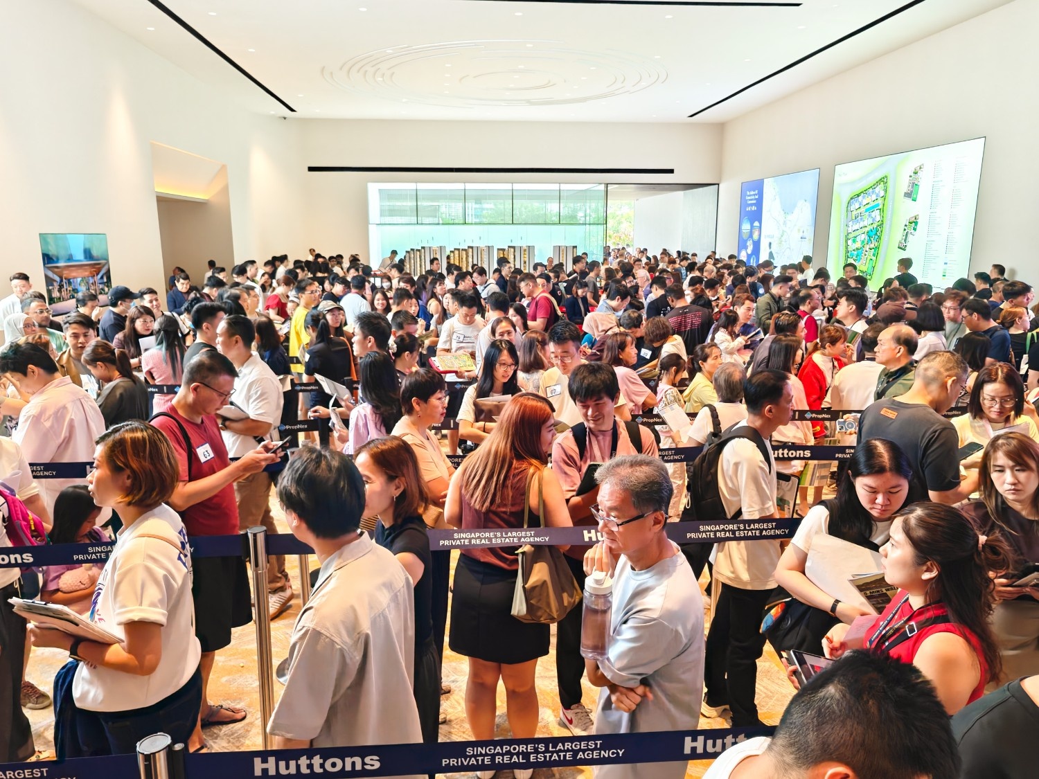 CrowdatRIVELLEBookingDay2