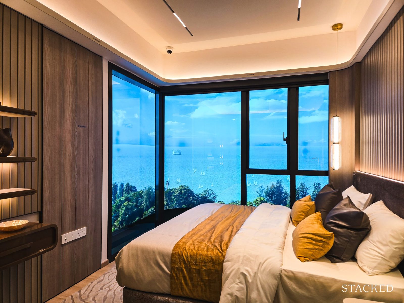 VELA BAY 5BR PVT LFT 19