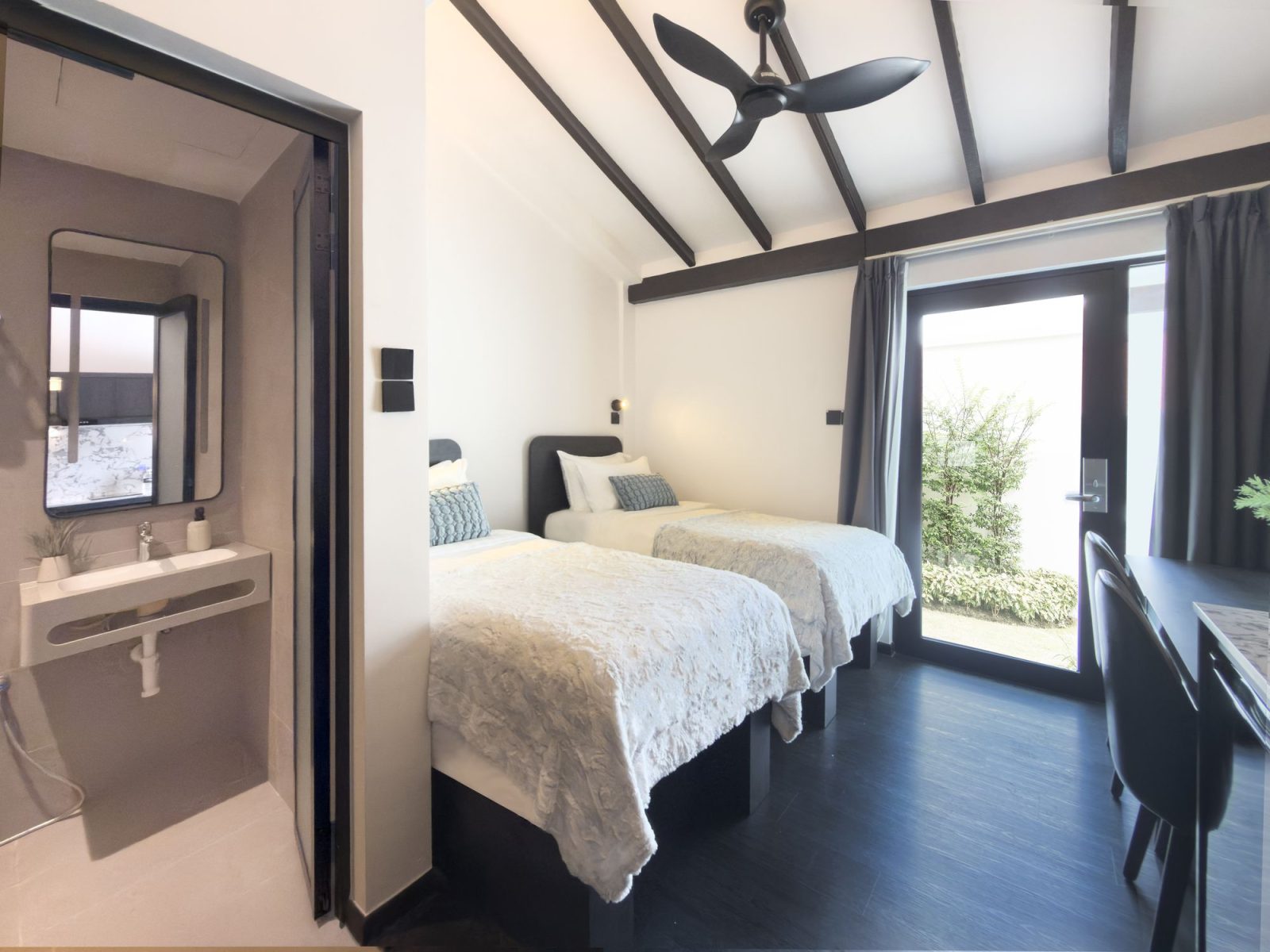 Coliwoo Resort Changi Room (4)